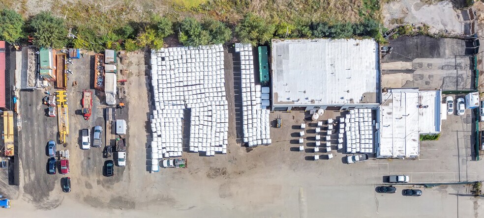 15117 6th Rd, Whitestone, NY à vendre - Photo du bâtiment - Image 3 de 4