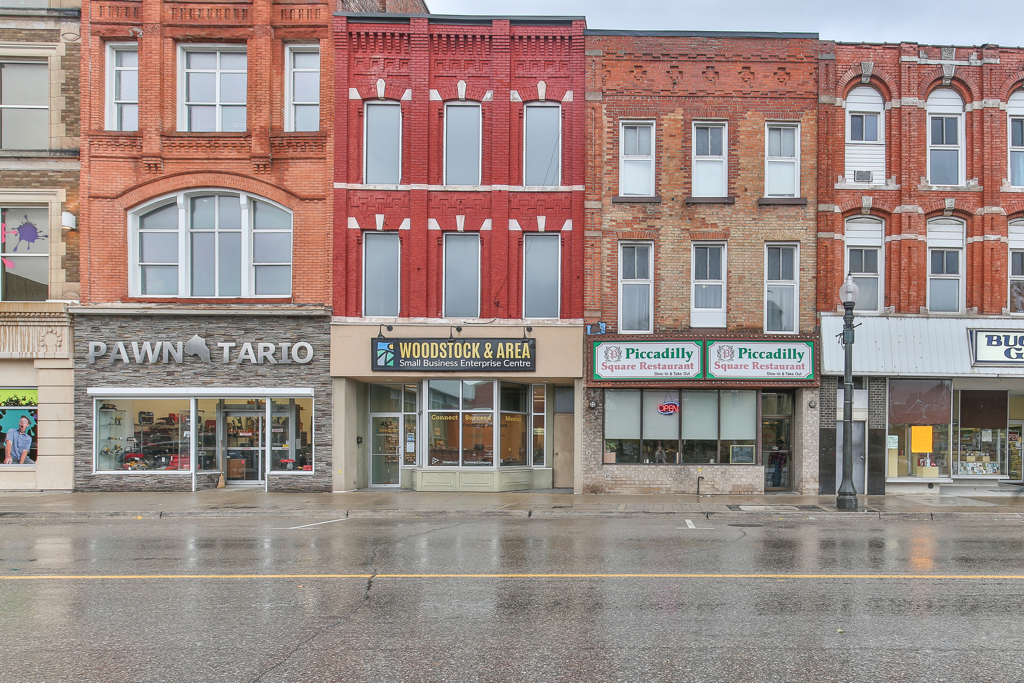 455 Dundas St, Woodstock, ON à vendre Photo du bâtiment- Image 1 de 1