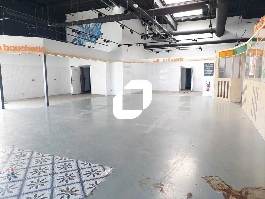 Retail in Maurepas for lease Interior Photo- Image 1 of 6