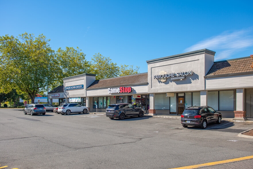 17106-17262 NE Redmond Way, Redmond, WA à louer - Photo du bâtiment - Image 2 de 28