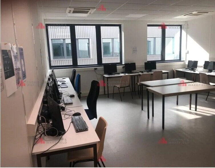 Office in Besançon for lease - Interior Photo - Image 3 of 4