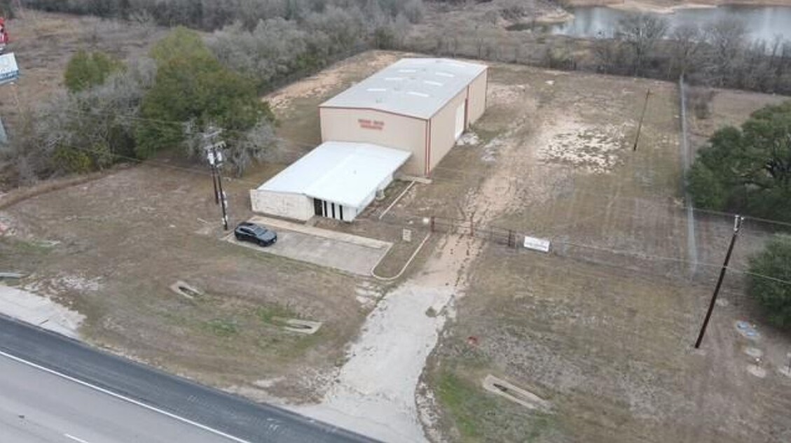 5902 W State Highway 71, La Grange, TX à louer Photo principale- Image 1 de 17