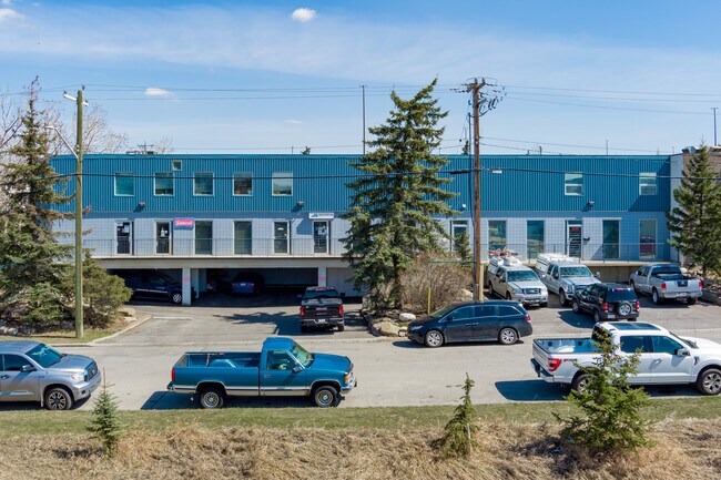 Plus de détails pour 3-9 Skyline Cres NE, Calgary, AB - Local d'activités à louer