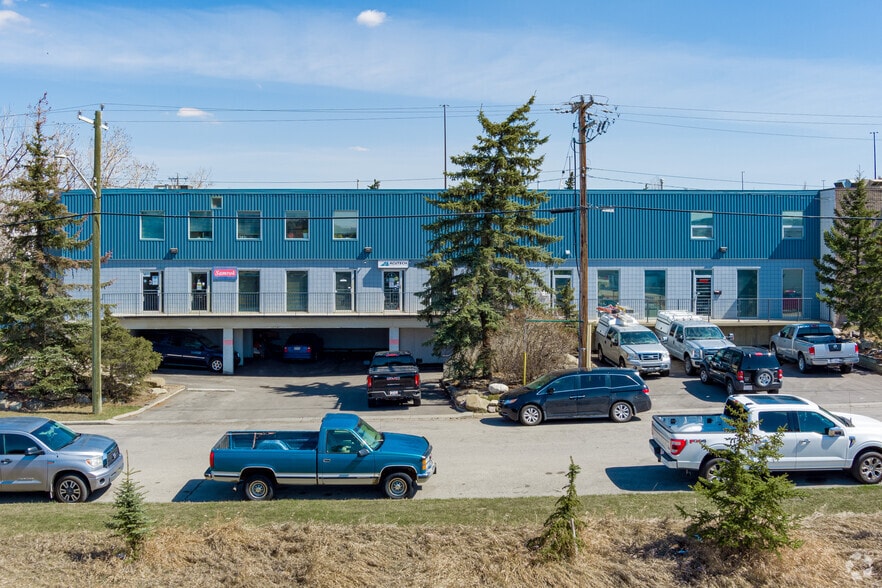 3-9 Skyline Cres NE, Calgary, AB for lease - Primary Photo - Image 1 of 4