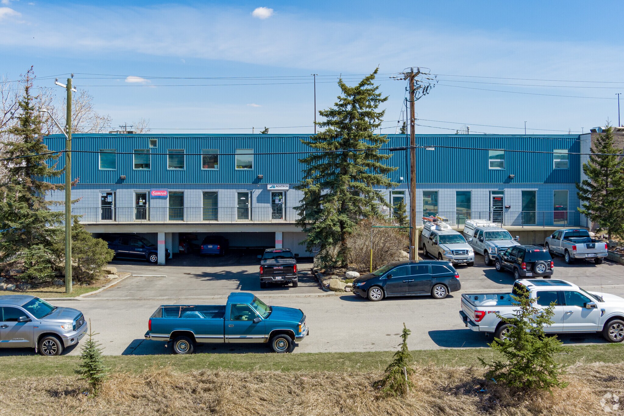 3-9 Skyline Cres NE, Calgary, AB for lease Primary Photo- Image 1 of 5