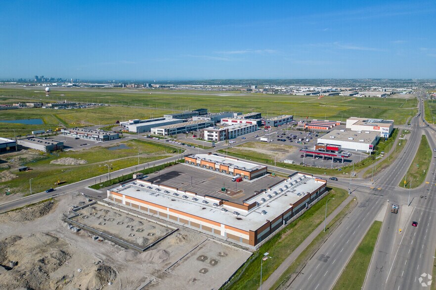 4058 109 Ave NE, Calgary, AB à louer - Photo du bâtiment - Image 3 de 9