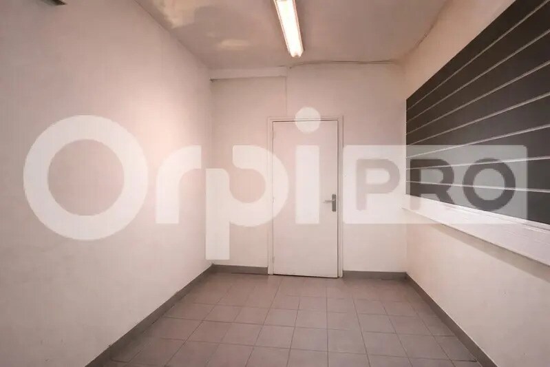 Retail in Montluçon for lease - Interior Photo - Image 3 of 5