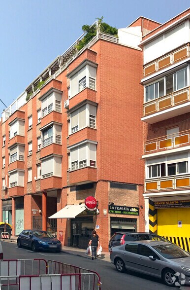 Immeuble residentiel dans Madrid, Madrid à vendre - Photo du bâtiment - Image 2 de 2
