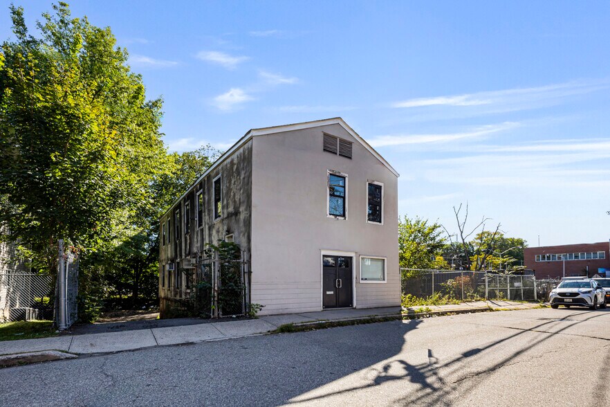 28 Lawrence St, Spring Valley, NY à louer - Photo du bâtiment - Image 2 de 8