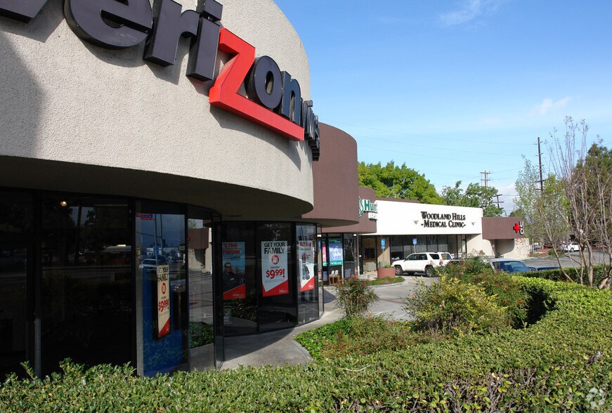 5975-5999 Topanga Canyon Blvd, Woodland Hills, CA à louer - Photo du bâtiment - Image 3 de 13