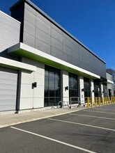 3017 N Ocean Ave, Farmingville, NY à louer Photo du bâtiment- Image 2 de 6