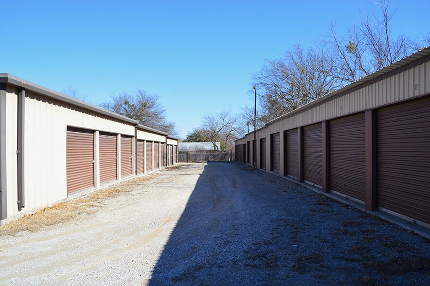 United Storage Units Portfolio portfolio of 1 properties for sale on LoopNet.ca - Building Photo - Image 2 of 5