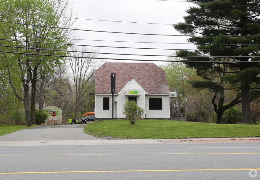 941 Albany Shaker Rd, Latham, NY à louer - Photo du bâtiment - Image 3 de 4