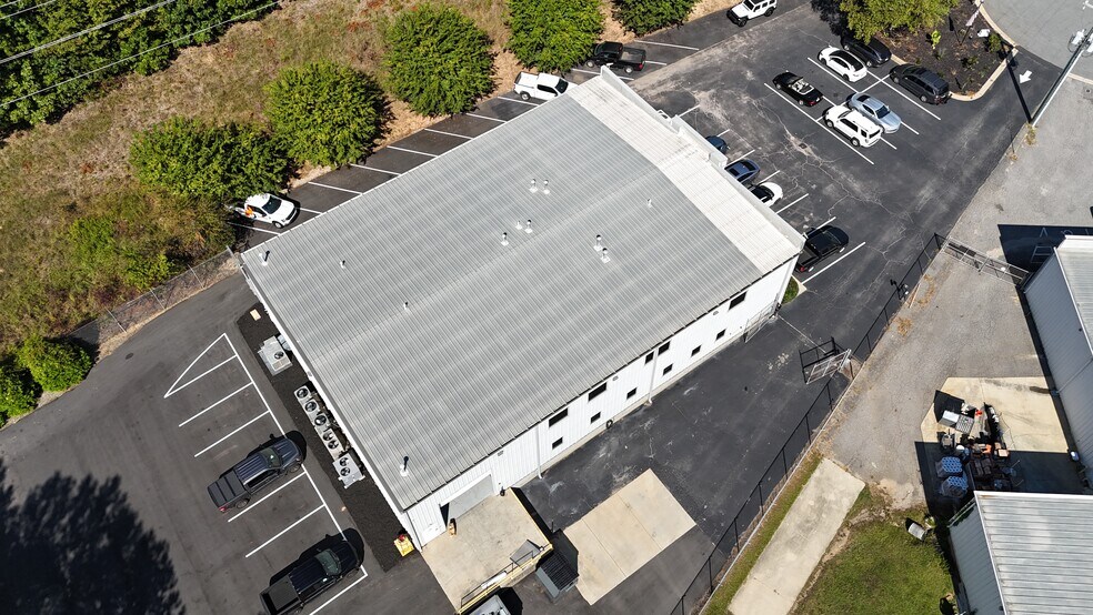 131 Summerville Dr, Mooresville, NC à vendre - Photo du bâtiment - Image 3 de 8