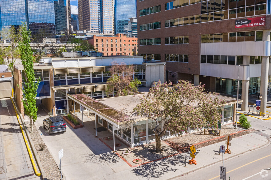 344 12th Ave SW, Calgary, AB à vendre - Photo du bâtiment - Image 1 de 1