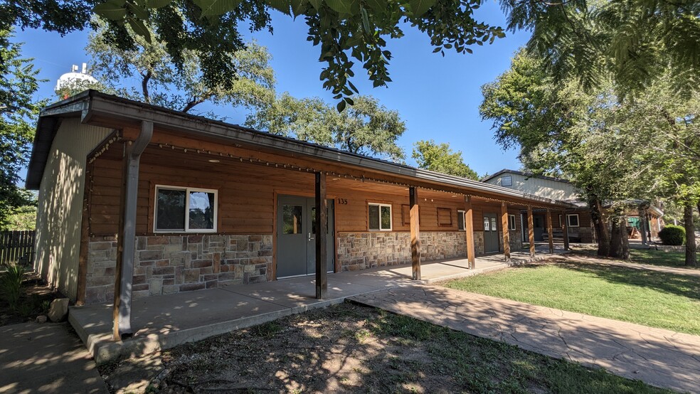 137 Oliver, Kechi, KS for lease - Primary Photo - Image 1 of 7