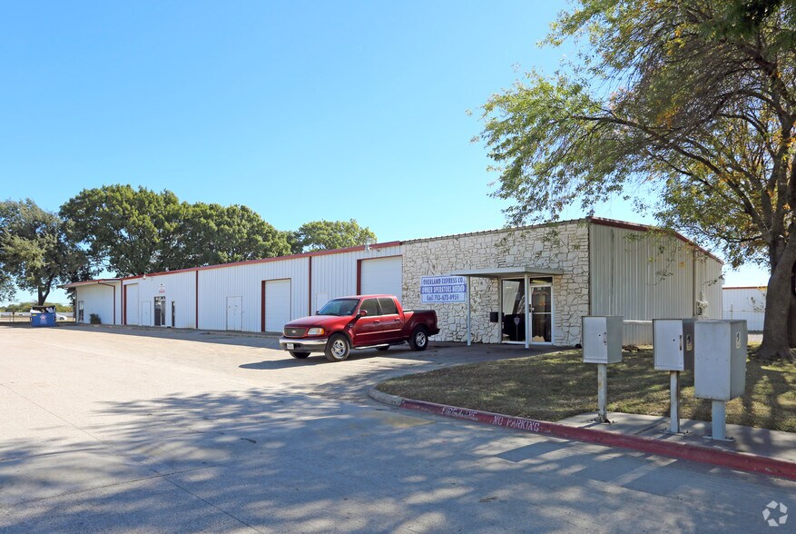 1013 S IH 45, Hutchins, TX à louer - Photo du bâtiment - Image 2 de 9