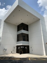 7880 N University Dr, Tamarac, FL for lease Building Photo- Image 2 of 8