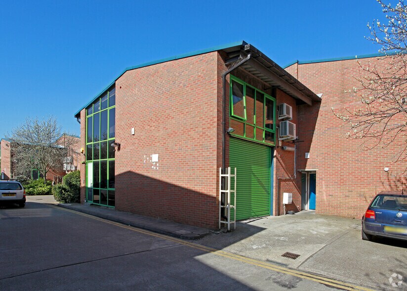 Talina Centre, Londres à louer - Photo du bâtiment - Image 2 de 2