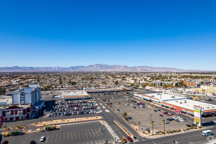 500-640 S Decatur Blvd, Las Vegas, NV à louer - Photo du bâtiment - Image 2 de 10