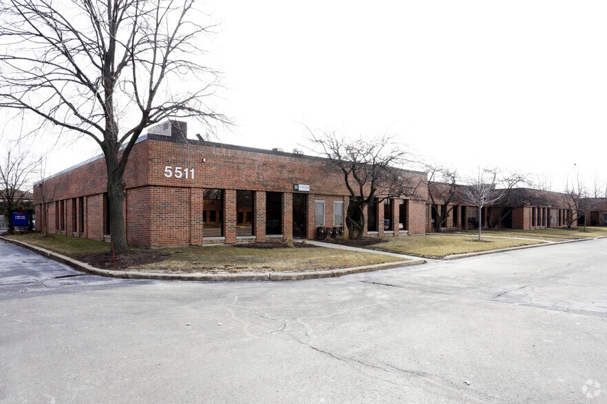 5511 N Cumberland Ave, Chicago, IL à vendre - Photo du bâtiment - Image 3 de 7