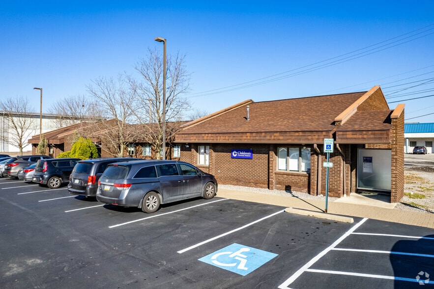 1600 Pacific Ave, Natrona Heights, PA for lease - Building Photo - Image 2 of 12