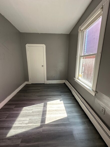 Park St portfolio of 2 properties for sale on LoopNet.ca - Building Photo - Image 3 of 5