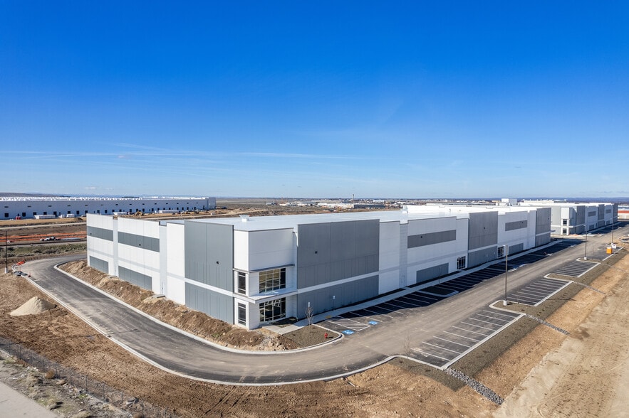 7075 S Eisenman Rd, Boise, ID for lease - Building Photo - Image 3 of 12