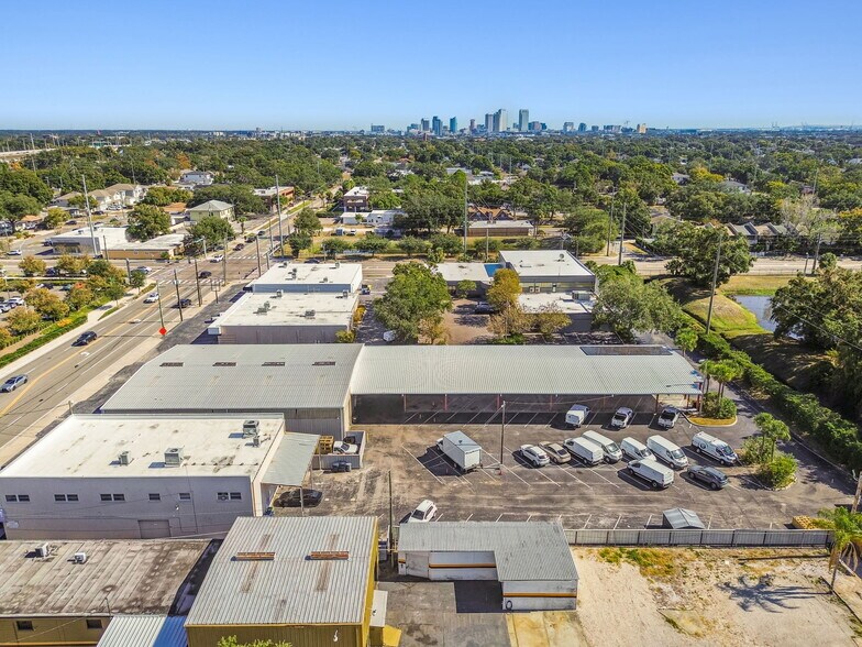 902 N Himes Ave, Tampa, FL à louer - Photo du bâtiment - Image 2 de 24