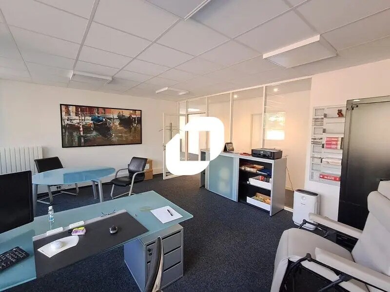 Bureau dans Rueil-Malmaison à vendre Photo du bâtiment- Image 1 de 9