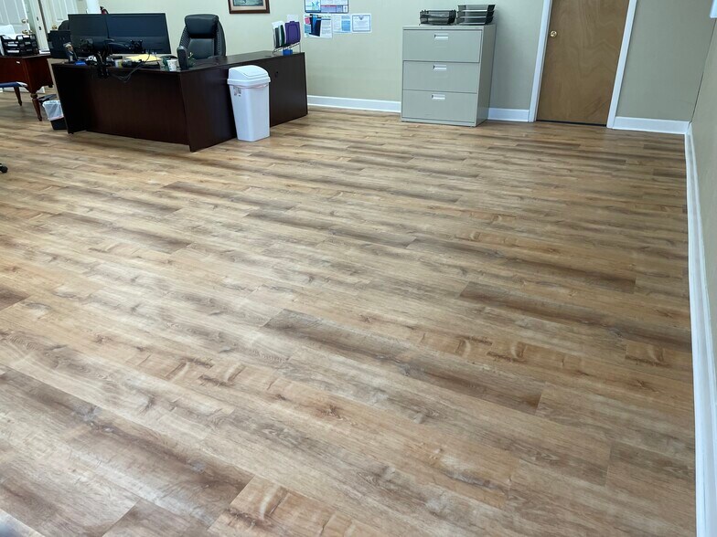 221 N Scenic Hwy, Frostproof, FL à louer - Hall d’entrée - Image 3 de 10