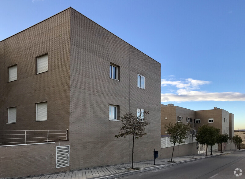 Calle Luis Buñuel, 4, Daganzo de Arriba, Madrid à vendre - Photo du bâtiment - Image 2 de 2