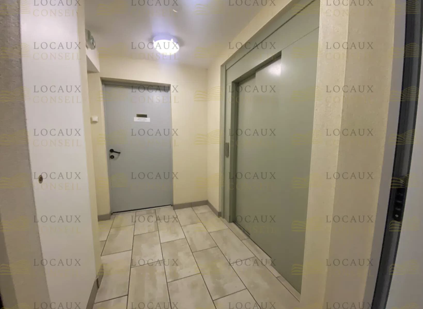 Office in Taverny for lease Primary Photo- Image 1 of 3