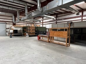 145 P Rickman Industrial Dr, Canton, GA à louer Photo intérieure- Image 2 de 11