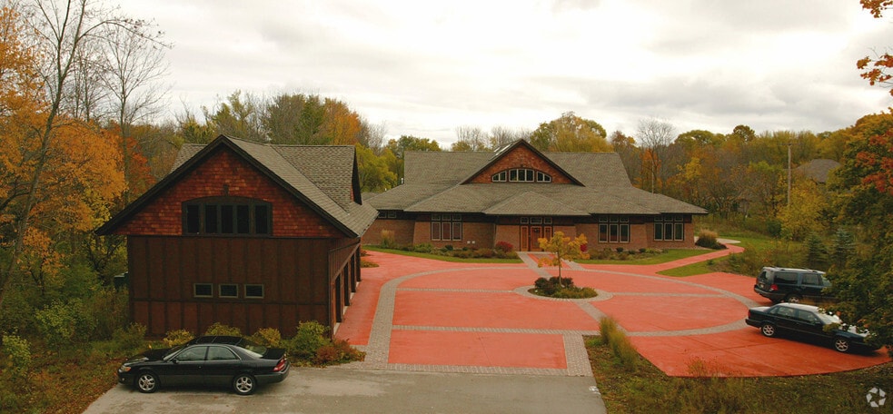 10922 N Cedarburg Rd, Mequon, WI for sale - Building Photo - Image 3 of 10