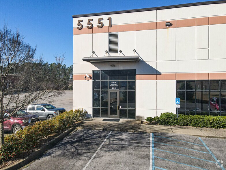 5551 Parkwest Dr, Bessemer, AL à louer - Photo du bâtiment - Image 2 de 9