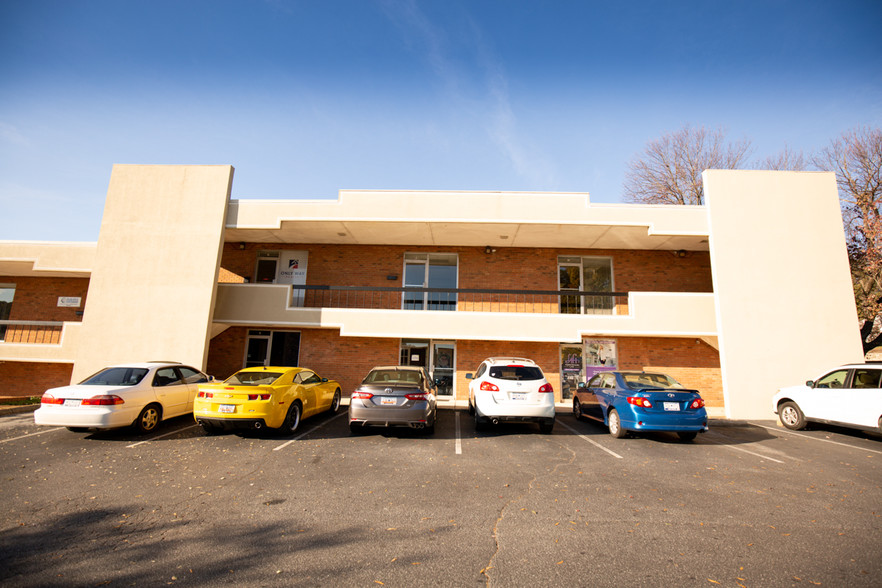 2320 E North St, Greenville, SC for lease - Building Photo - Image 3 of 8