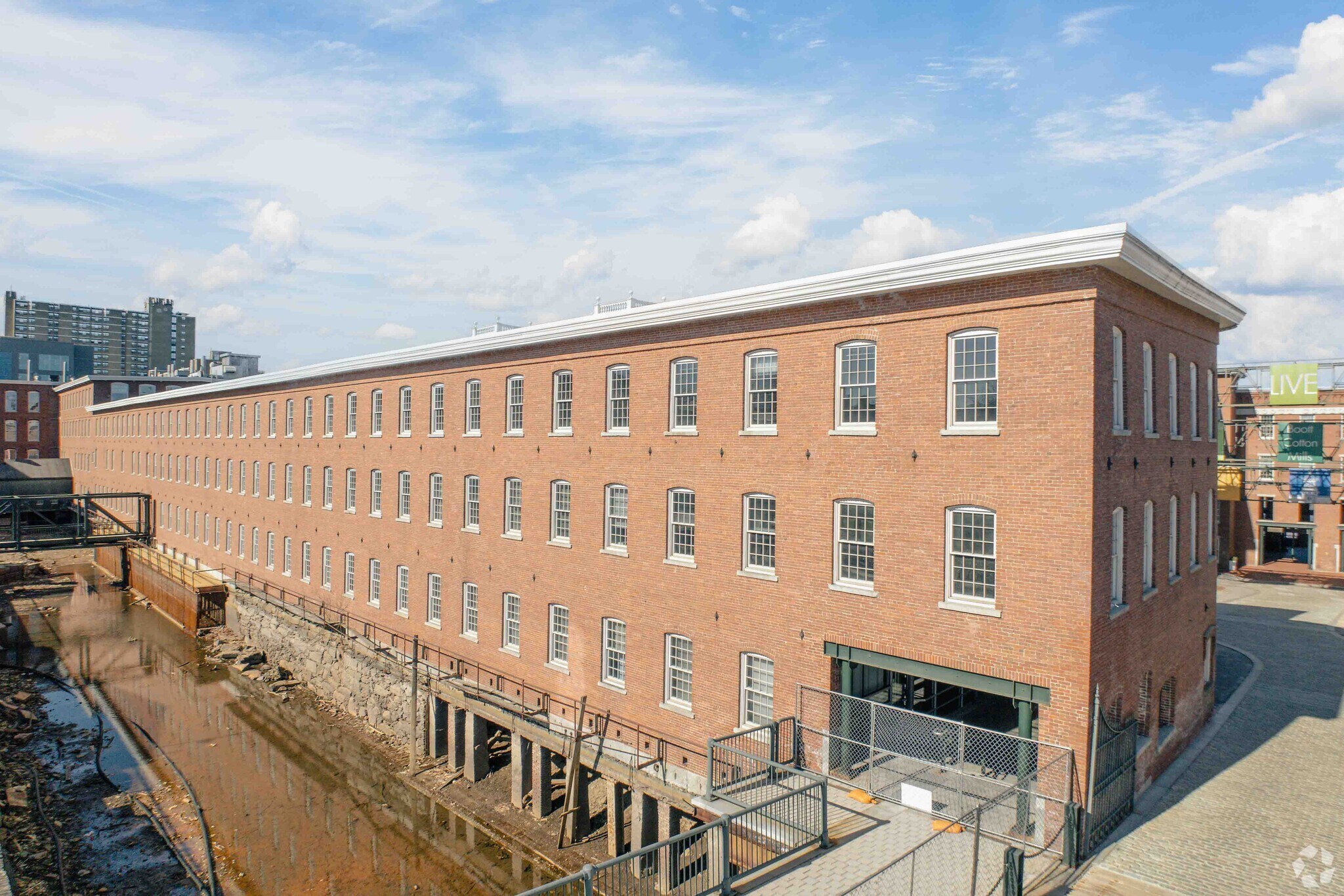 116 John St, Lowell, MA à louer Photo principale- Image 1 de 19