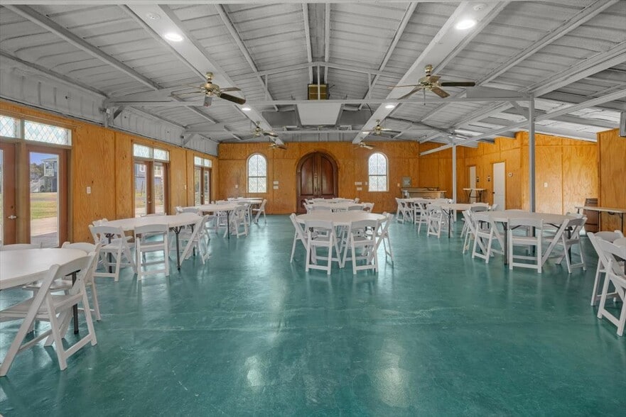 311 Bayside Dr, Anahuac, TX for sale - Building Photo - Image 3 of 3