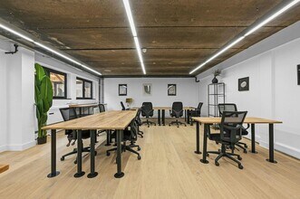 18 Victoria Park Sq, Londres à louer Photo intérieure- Image 2 de 9