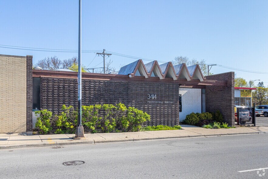 3414 W Peterson Ave, Chicago, IL à louer - Photo du bâtiment - Image 2 de 8