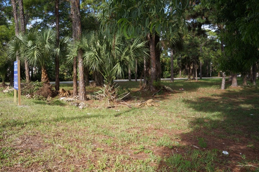 4605 Melaleuca Ln, Greenacres, FL for sale - Building Photo - Image 2 of 27