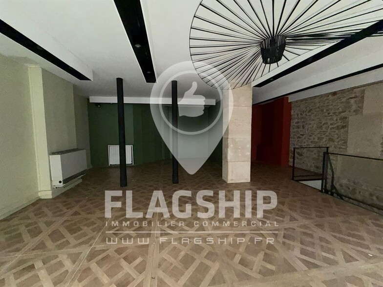 Retail in Paris for lease - Interior Photo - Image 2 of 7