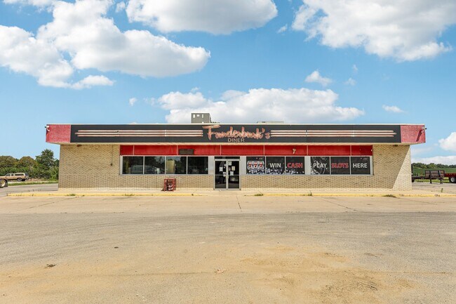 Plus de détails pour 402 W Johnson St, Pocahontas, IL - Flex à vendre