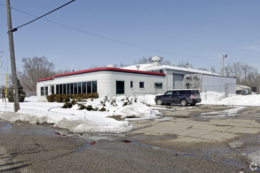 1431 Manchester St, Beloit, WI for sale - Building Photo - Image 2 of 8