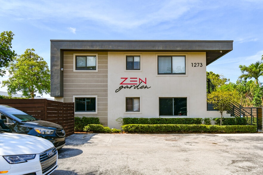 1273 NE 38th St, Oakland Park, FL à vendre - Photo du bâtiment - Image 2 de 26