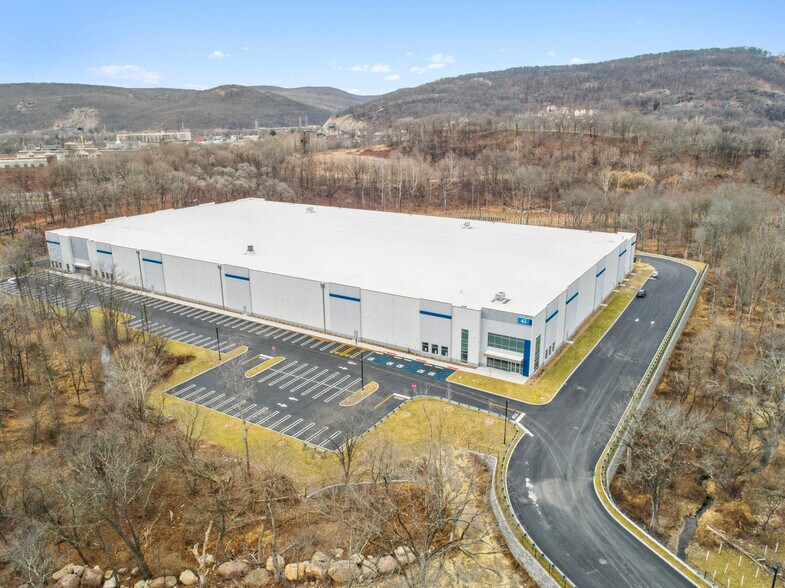 25 Old Mill Rd, Suffern, NY à louer - Photo du bâtiment - Image 3 de 10