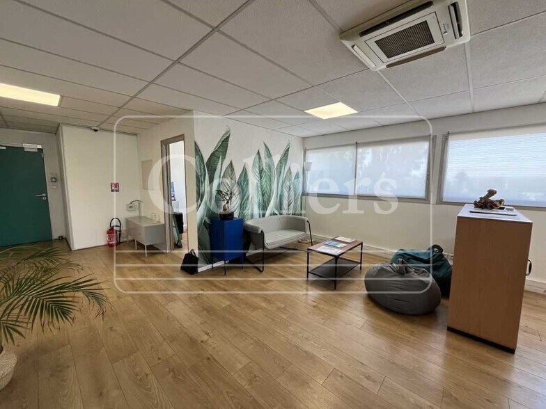 Office in Aix-en-Provence for lease - Interior Photo - Image 2 of 7