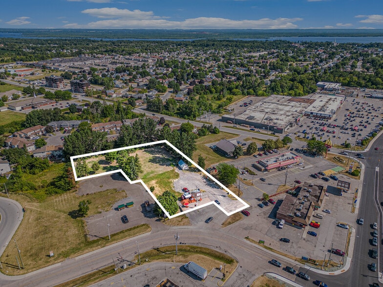 31 Staye Court Dr, Arnprior, ON for sale - Primary Photo - Image 1 of 12