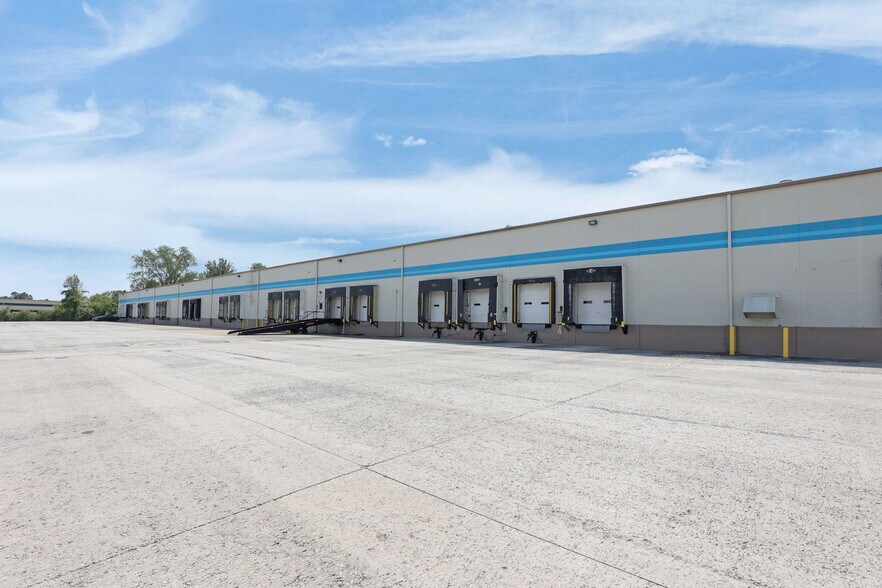 2051 James Pky, Heath, OH à louer - Photo du bâtiment - Image 3 de 7